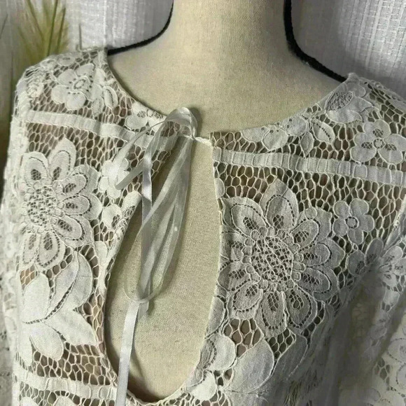 FOR LOVE & LEMONS Cropped Lace Blouse Keyhole White Nude Size XS EXCELLENT - Picture 2 of 10